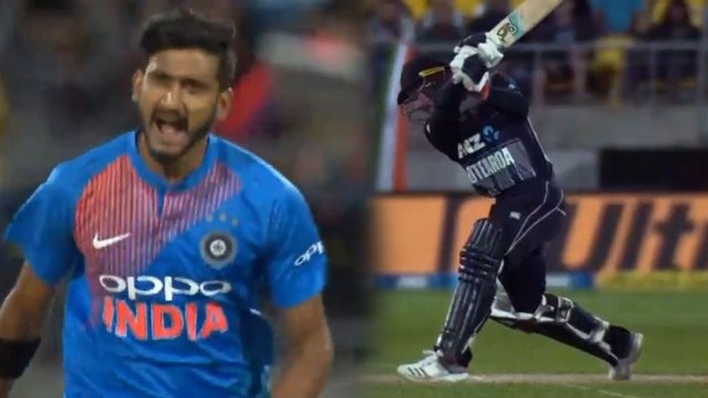 Ind vs NZ 1st T20I: Khaleel Ahmed cleans up Tim Seifert, departs for 84 | वनइंडिया हिंदी