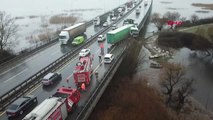 İstanbul- Kaza Yapan Tır Şoförü Viyadükten Aşağıya Uçtu