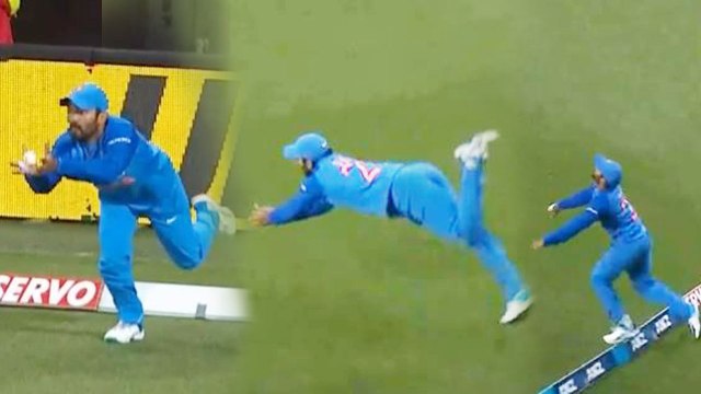 Ind vs NZ 1st T20I: Dinesh Karthik takes an absolute blinder of Daryl Mitchell | वनइंडिया हिंदी