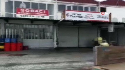 Kaş’ta fırtına sebebiyle çatılar uçtu, seraların naylon kaplamaları parçalandı