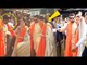 Ranveer Singh SAVES Wife Deepika Padukone from CRAZY FANS outside Siddhivinayak Temple