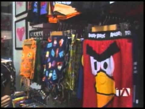 Escogiendo el regalo de noche de bodas para Liz Valarezo