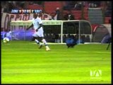 Gato negro cruza la cancha de Casa Blanca. Liga de Quito vs Liga de Loja