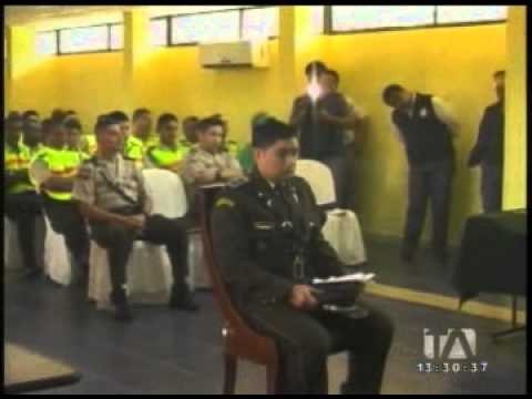 Policía captado en video cuando robaba un teléfono celular fue dado de baja