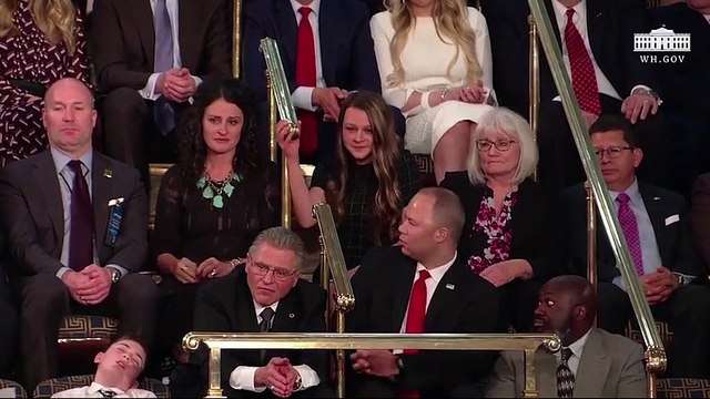 Invité pour le discours sur l'état de l'Union de Donald Trump, un jeune s'endort en pleine allocution du Président - VIDEO