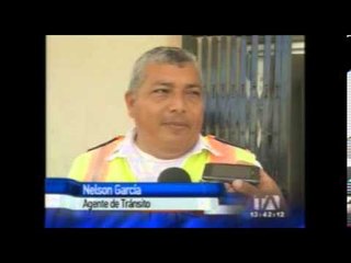 Rescatan víctimas de vehículo que cayó a río Pula