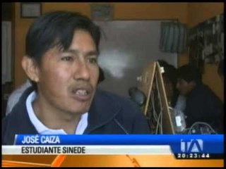 La educación a distancia, en peligro en Ecuador (2)