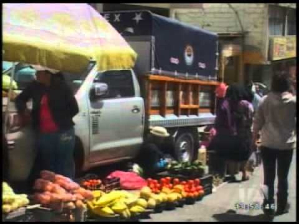 Comerciantes informales se toman las calles de Ambato