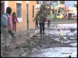 Fuga de agua causó graves inconvenientes en un barrio de Riobamba