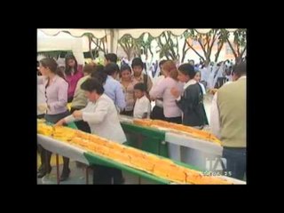 Realizan un hot dog de 100 metros de largo y 10 centímetros de ancho en Manabí