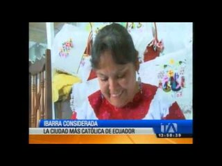 Alcalde de Ibarra entregó figuras religiosas al Papa Francisco
