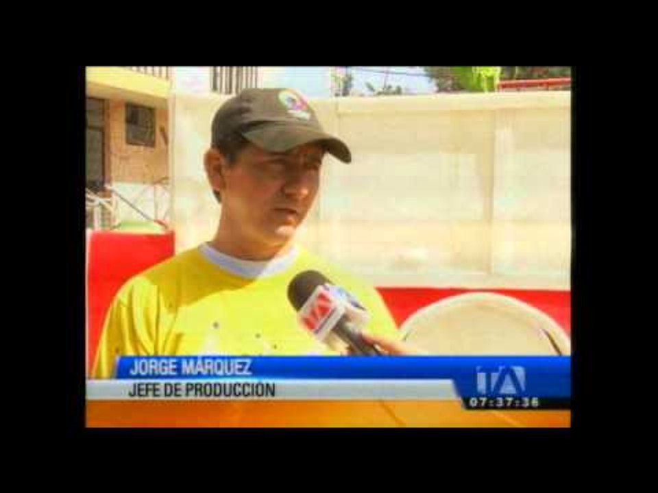 Se alistan los monigotes para el concurso "Quito Ciudad de Luz 2013"