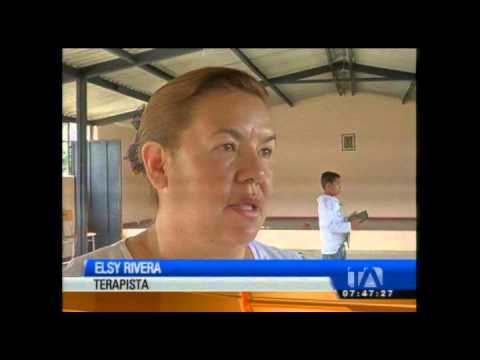 Personas de talla baja agasajaron a los adultos mayores