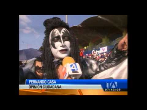 El concurso de años viejos Quito Ciudad de Luz 2013 congregó a miles de visitantes