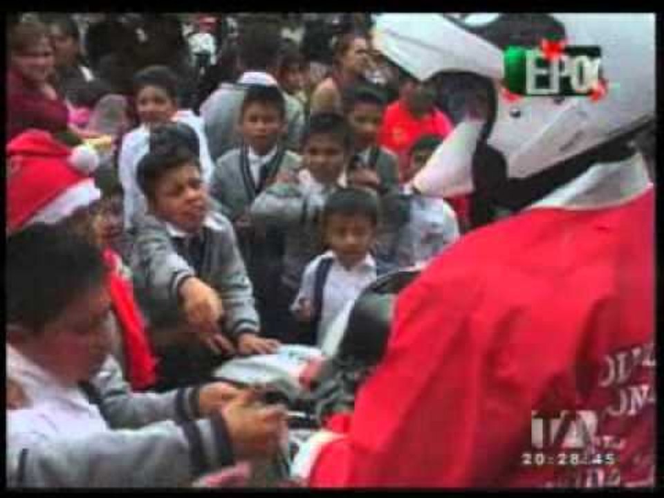 Policías navideños sorprenden a los habitantes de Cuenca