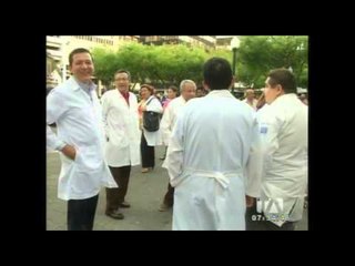 Gobierno prepara plan de contingencia tras amenaza de renuncia de médicos ecuatorianos