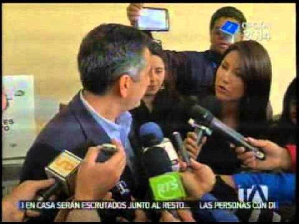 Correa acompaña a Barrera para que ejerza su voto