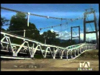 Puente se desploma en el Tena