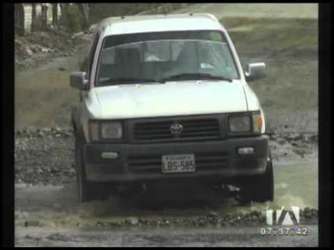 Intensas lluvias causan el desbordamiento de una quebrada en Loja