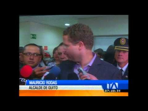 Mauricio Rodas visitó el Cuerpo de Bomberos de Quit