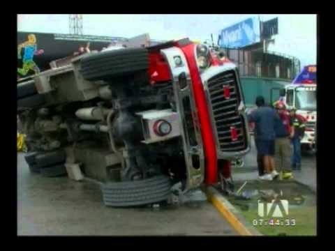 Un incendio consume una bodega en Cuenca