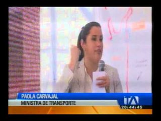 Correa recorre vía Collas que conectará Quito con el aeropuerto Tababela