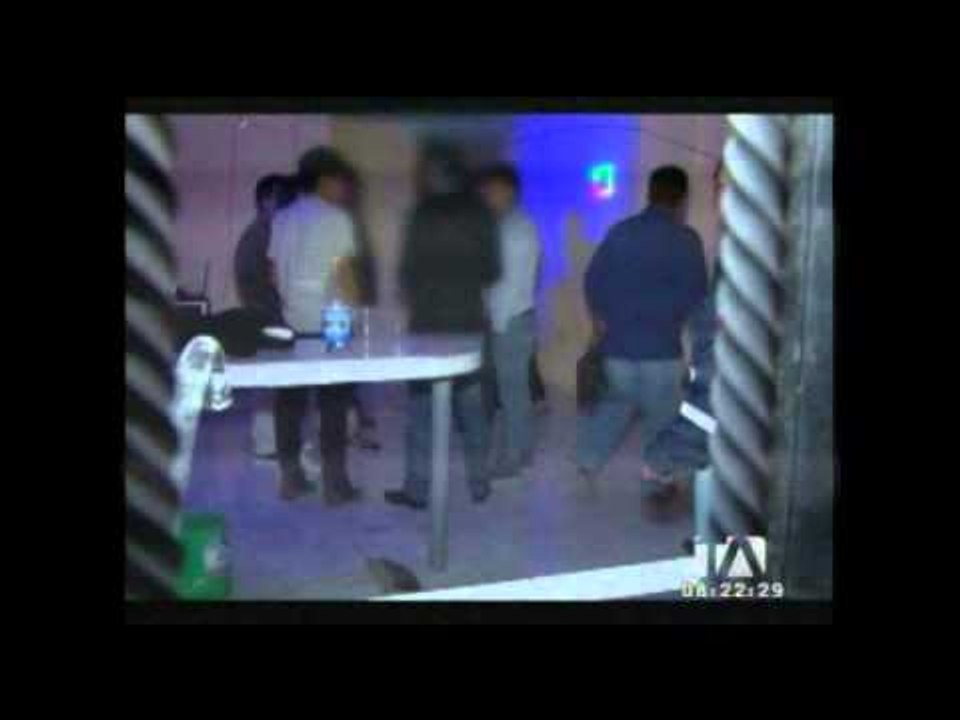 30 jóvenes fueron retenidos en una fiesta clandestina en Riobamba