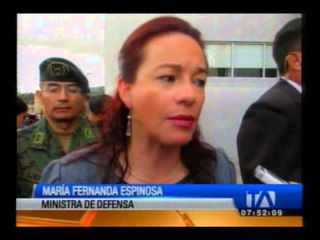 下载视频: Guerrillero se entrega a las autoridades ecuatorianas