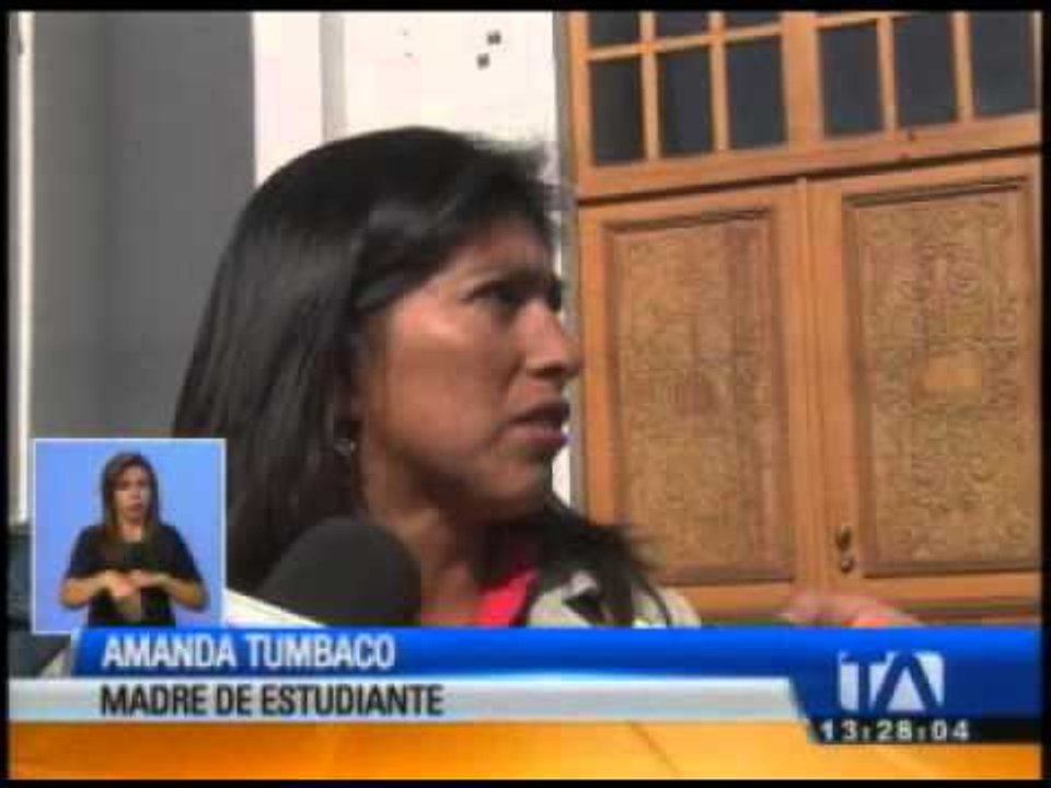 Estudiantes del Colegio Mejía continúan impedidos de asistir a clases