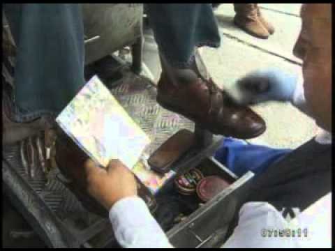 El oficio de lustrar zapatos