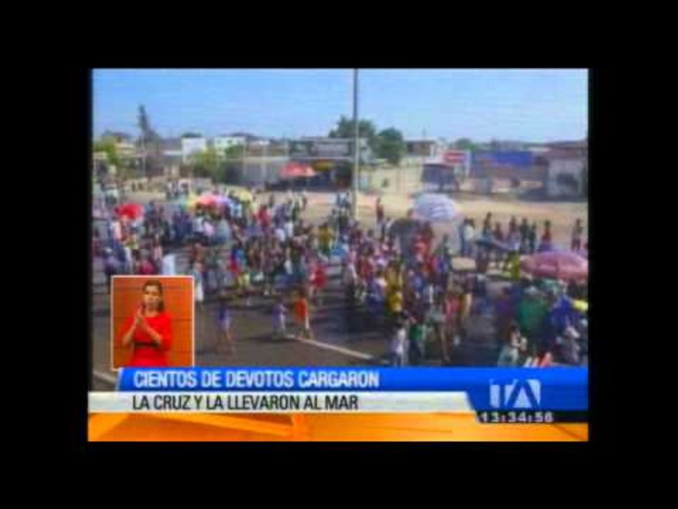 Miles de devotos participaron en la procesión del Baño de la Cruz