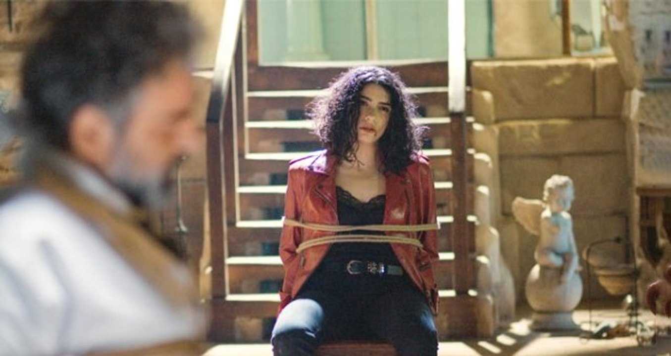 Muhafız Dizisinin Başrol Oyuncu Hazar Ergüçlü Sevgilisi Onur Ünlü'nün İnternet Dizisinde Oynayacak