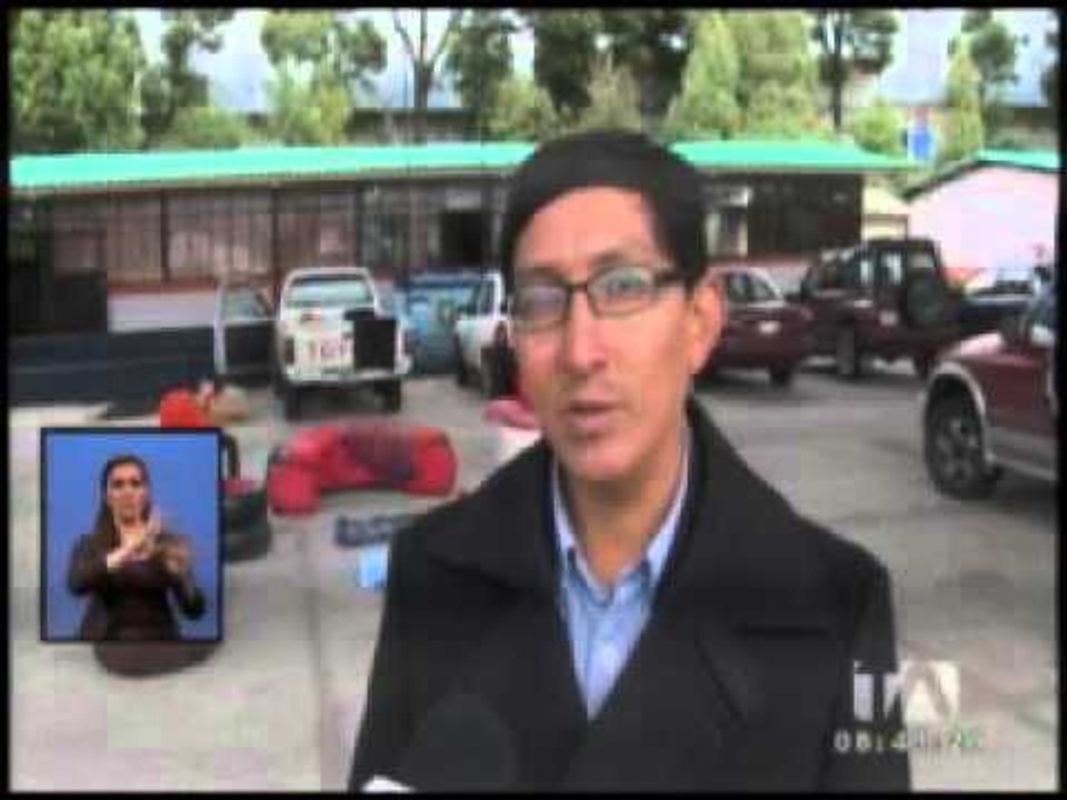 Estudiantes de Tungurahua crean muebles con neumáticos