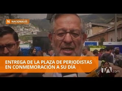 Entrega de la plaza de periodistas en conmemoración a su día