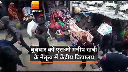 लोहाघाट में सड़क सुरक्षा अभियान के तहत बच्चों ने निकाली रैली