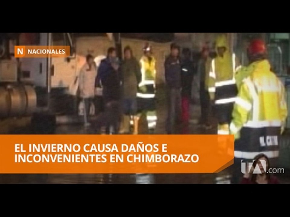 Lluvia colapsa calles y alcantarillas en Riobamba - Teleamazonas