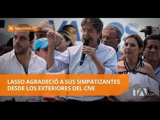 Lasso agradeció a sus simpatizantes desde los exteriores del CNE