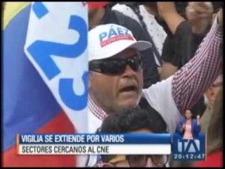 Vigilia se extiende por las calles cercanas al CNE - Teleamazonas