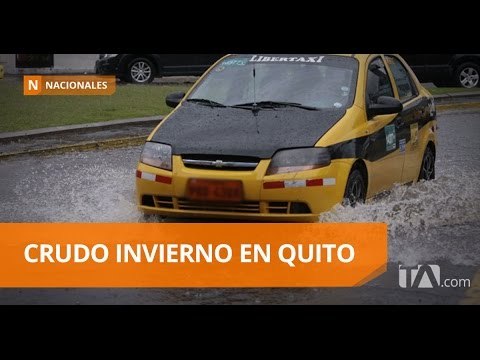 Las lluvias anegaron las calles del norte de Quito
