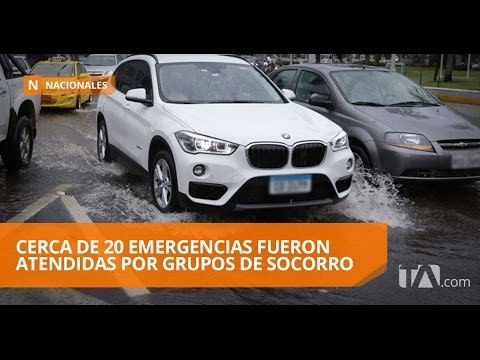 Violento aguacero en el sur de Quito provocó deslizamientos de tierra y vías anegadas