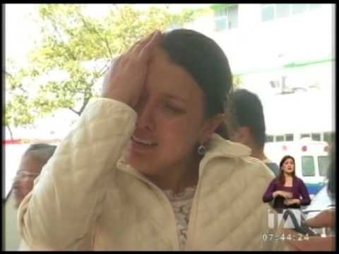 Familiares de fallecidos en accidente en la vía Alóag-Santo Domingo acudieron a la morgue