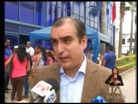 Con arresto domiciliario, Ricardo Rivera recibe visitas y despacha