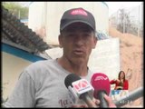 Damnificados piden ayuda por macrodeslizamiento de tierra en Azuay