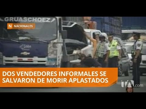 Accidente de un camión deja dos heridos y tres vehículos destruidos - Teleamazonas