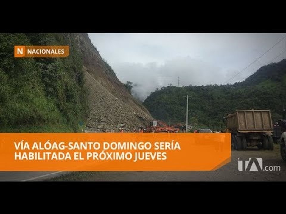 Maquinaria trabaja en remoción de escombros en vía Alóag-Santo Domingo - Teleamazonas
