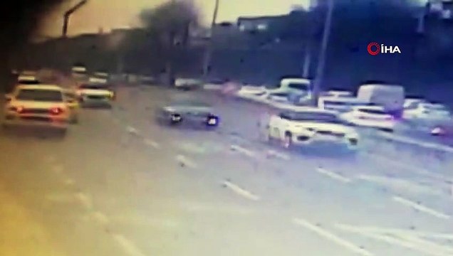 Bakırköy'de sahil yolunda lise öğrencisi Julia Inanch'ın ölümüne neden olan kazaya karışan iki ayrı aracın sürücüsü 'bilinçli taksirle ölüme ve yaralanmaya sebebiyet vermek' suçlamasıyla tutuklandı.