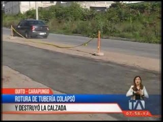 Fuga de agua caotizó la entrada a Carapungo