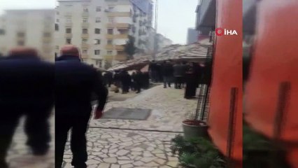 Kartal'da bina çöktü. Olay yerine çok sayıda itfaiye ekibi gönderildi