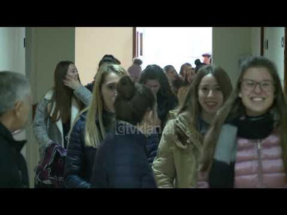 Te henen nis mesimi tek “Filologjiku”