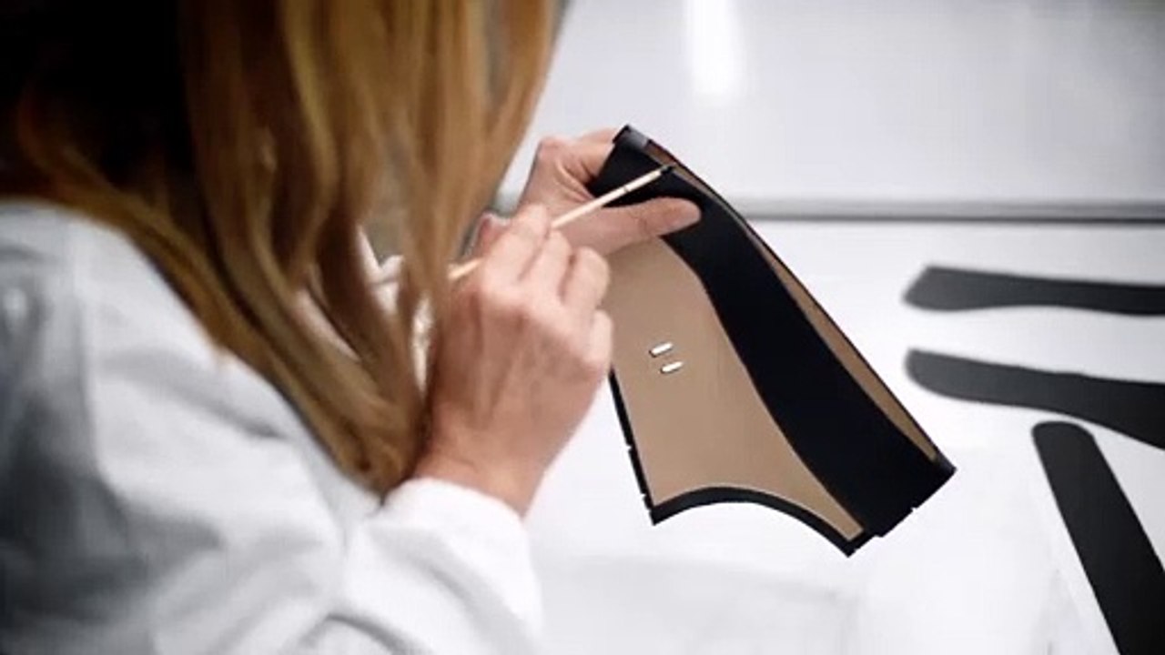 Savoir-faire : tous les secrets de confection du sac Saddle Dior Homme